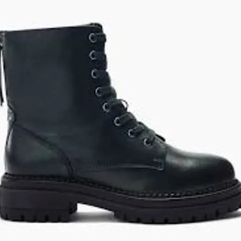 BOXED PAIR OF MODA IN PELLE ONNAY DARK GREEN CHUNKY LACE UP BOOTS - UK SIZE 6