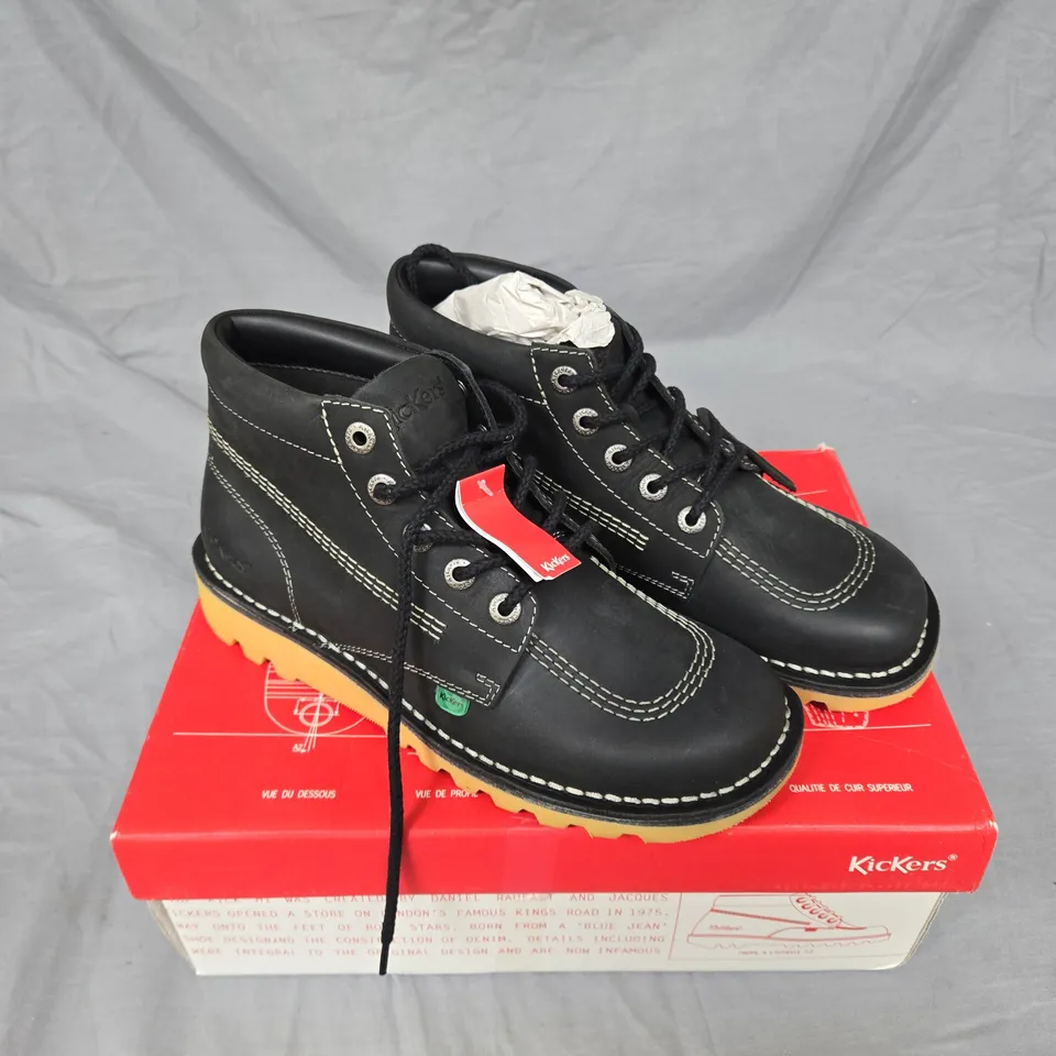 KICKERS BLACK LEATHER BOOTS – GUM SOLE, WHITE STITCHING. EU SIZE 41