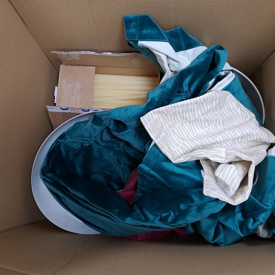 LARGE BOX OF HOUSEHOLD ITEMS TOO INCLUDE LAMP SHADES , CURTAINS AND GLUE STICKS 