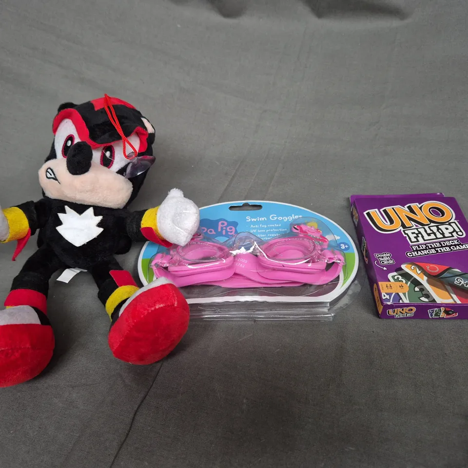 BOX OF ASSORTED TOYS AND GAMES TO INCLUDE TEDDIES, SWIMMING GOGGLES AND UNO