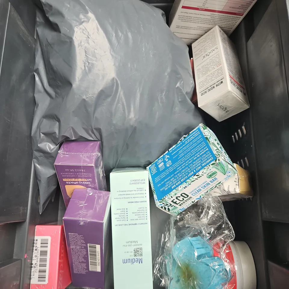 APPROXIMATEY 20 HEALTH AND BEAUTY PRODUCTS TO INCLUDE - KIEHL'SBLUE HERBAL BLEMISH CLEANSER - HAWAIIAN TROPIC FRAGRANCE MIST - DR SQUATCH SOAP - VIVISCAL THICKENING SHAMPOO - ETC