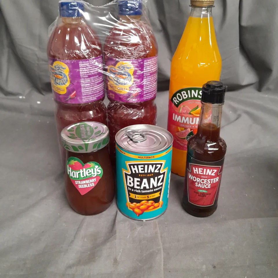 14 ASSORTED FOOD ITEMS TO INCLUDE 2 PACK OF BLUE DRAGON SWEET CHILLI SAUCE, HEINZ BEANS, HARTLEYS STRAWBERRY JAM, ROBINSONS IMMUNITY SQUASH AND HEINZ WORCESTER SAUCE - COLLECTION ONLY
