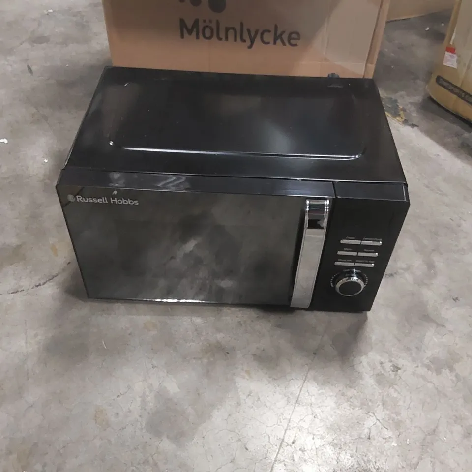 RUSSELL HOBBS RHMD818B Solo Microwave - Black