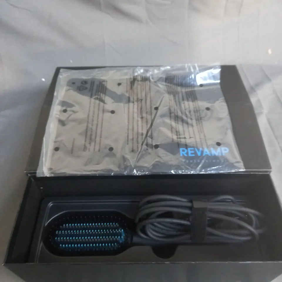 BOXED REVAMP PROGLOSS DEEPFORM BRUSH 