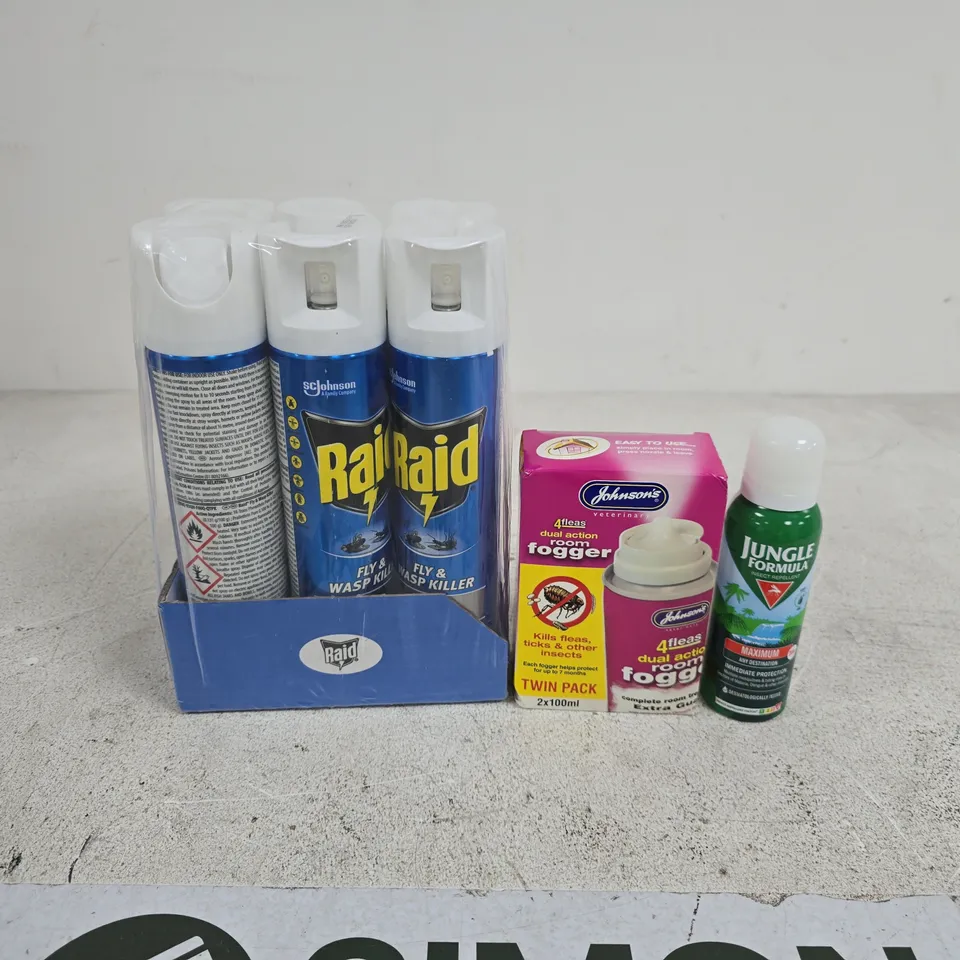 TOTE OF APPROXIMATELY 10 ASSORTED INSECT REPELLENT ITEMS TO INCLUDE RAID FLY AND WASP KILLER SPRAY, JOHNSONS ROOM FOGGER ETC