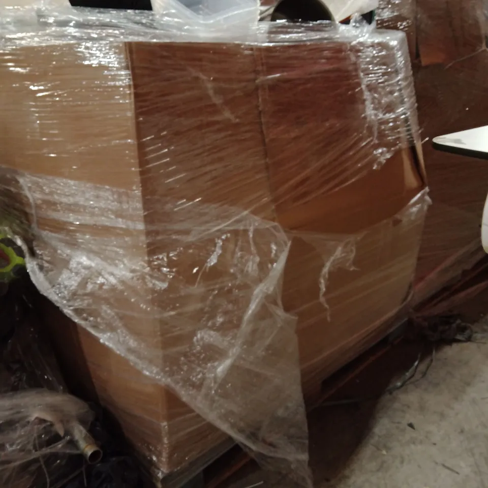 PALLET OF ASSORTED HOUSEHOLD GOODS AND PRODUCTS TO INCLUDE;PANS BOOKS,GARDEN HOSE, STORAGE CONTAINERS,WATER BOTTLES