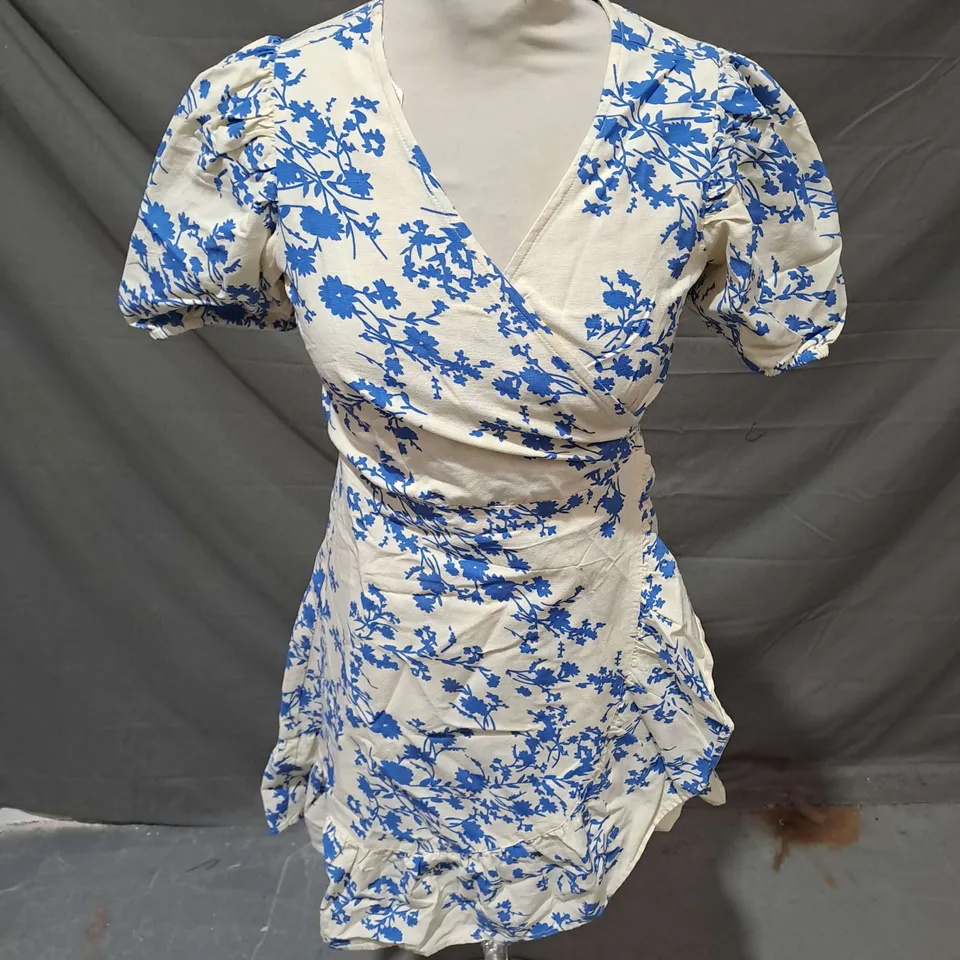 BRAVE SOUL WRAP TIE RUFFLE MINI DRESS IN CREAM/BLUE FLORAL SIZE XS
