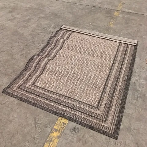 QUALITY DESIGNER AREA RUG - APPROXIMATELY 120CM X 170CM