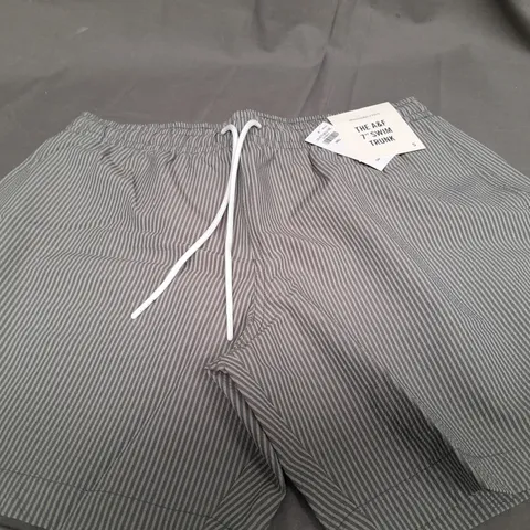 ABERCROMBIE & FITCH 7 SWIM TRUNK IN GREEN - SMALL