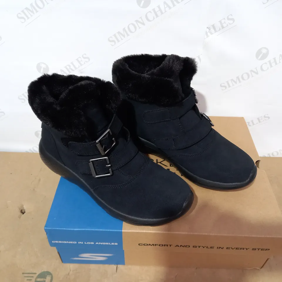 BOXED PAIR OF SKECHERS BOOTS - SIZE 6.5