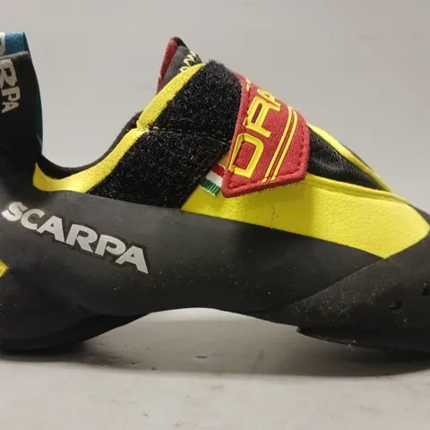BOXED PAIR OF SCARPA DRAGO CLIMBING SHOES IN YELLOW UK SIZE 6