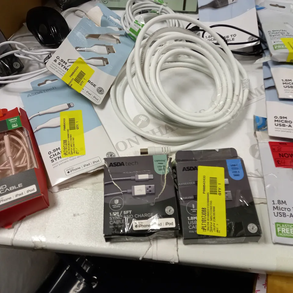 ASSORTMENT OF VARIOUS CHARGE LEADS AND ELECTRICALS APPROX. 20 ITEMS 