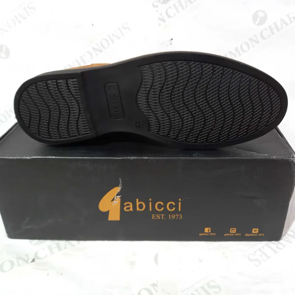 BOXED PAIR OF GABICCI SUEDE SHOES IN BROWN/NAVY UK SIZE 9