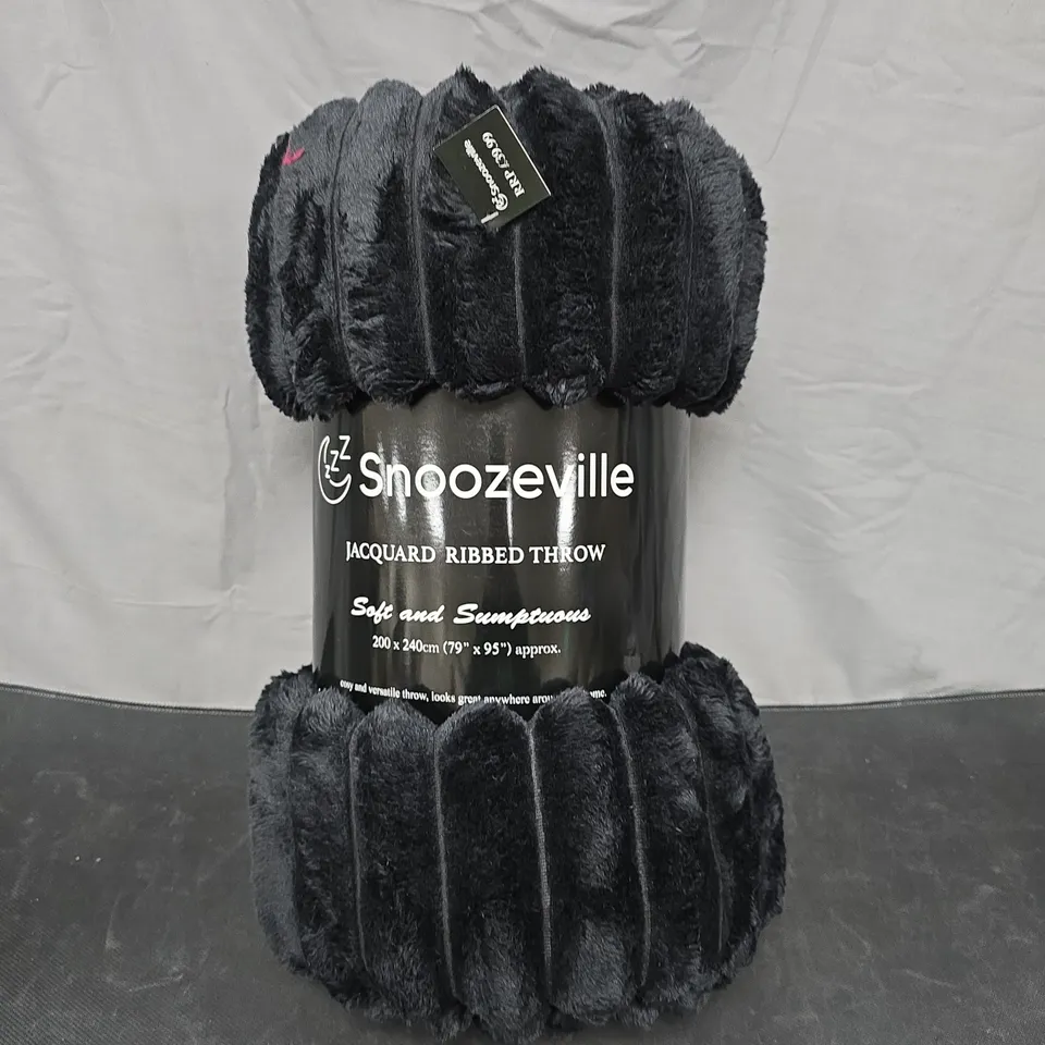 SNOOZEVILLE JACQUARD RIBBED THROW – BLACK, 200 X 240 CM