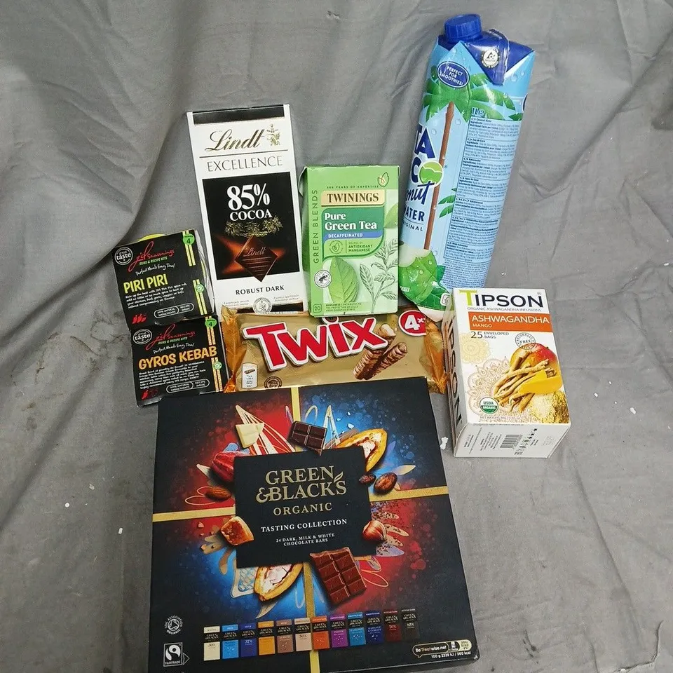 APPROXIMATELY 15 ASSORTED FOOD ITEMS TO INCLUDE GREEN & BLACKS ORIGINAL TASTE COLLECTION, TWIX, COCONUT WATER, ETC - COLLECTION ONLY