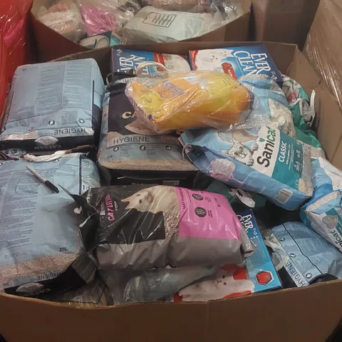 PALLET CONTAINING A LARGE QUANTITY OF ASSORTED PET PRODUCTS INCLUDING CAT LITTER