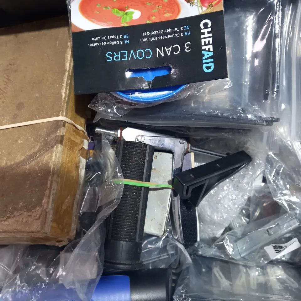 LOT OF APPROXIMATELY 10 ASSORTED HOUSEHOLD ITEMS TO INCLUDE ASSORTED CABLE CLIPS, NEBO WORK LIGHT, TAPE MEASURE, ETC