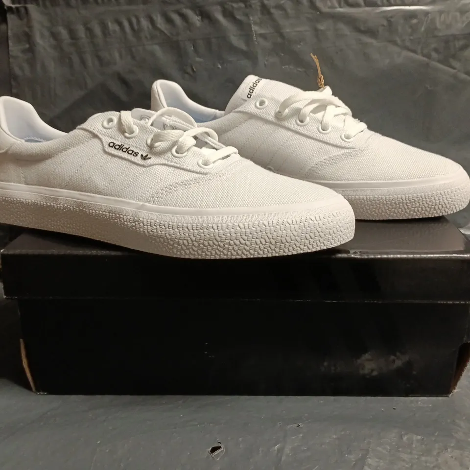 BOXED PAIR OF ADIDAS 3MC TRAINERS IN WHITE SIZE UK 6