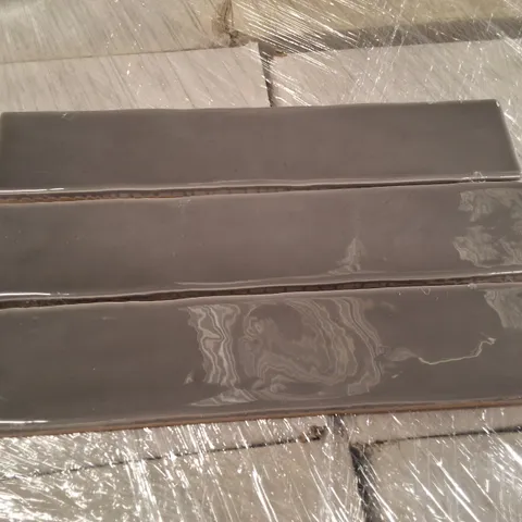 PALLET CONTAINING APPROXIMATELY 4920 BERT AND MAY SKINNY LIMESTONE METRO TILES 25CMΓ5CMΓ0.9CM