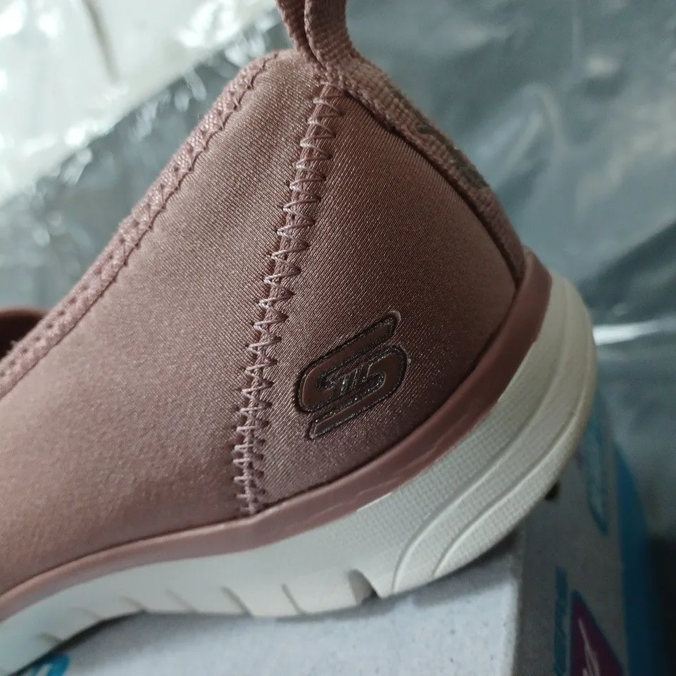 BOXED PAIR OF SKECHERS RELAXED FIT AIR COOLED MEMORY FOAM TRAINERS UK SIZE 7 - PINK - 