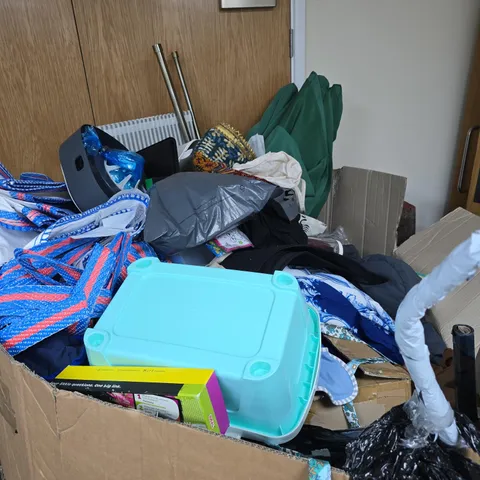 PALLET CONTAINING A LARGE AMOUNT OF ASSORTED HOUSEHOLD ITEMS