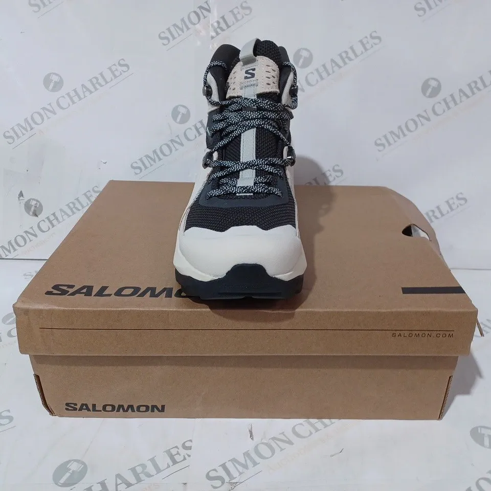 BOXED PAIR OF SALOMON ELIXIR MID GTX SHOES IN VANILLA/BLACK UK SIZE 7