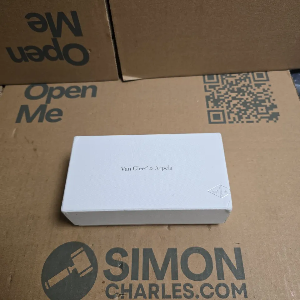 VAN CLEEF & ARPELS CLOVER BRACELET – ALHAMBRA MOTIF, 3 FOUR-LEAF CLOVERS, GOLD-TONE