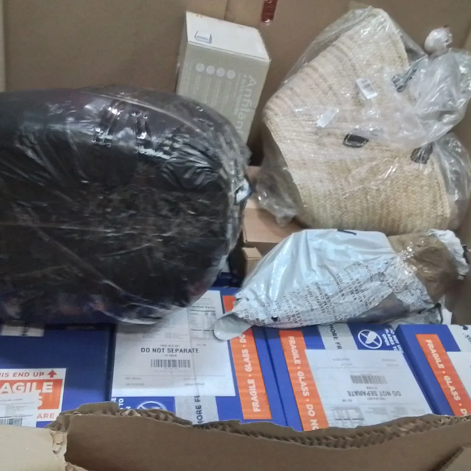 PALLET CONTAINING A LARGE QUANTITY OF WYMANS WILD BLUEBERRY JUICE AND OTHER ASSORTED HOUSEHOLD PRODUCTS