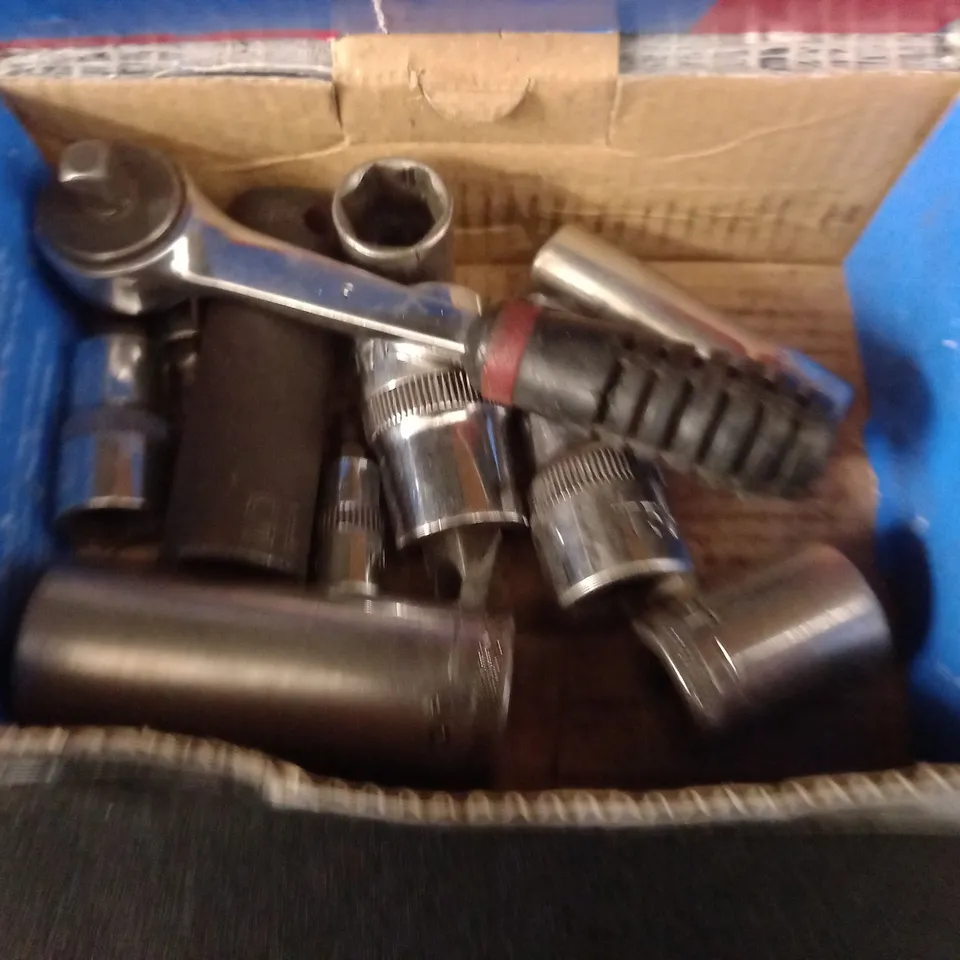 LOT OF ASSORTED HOUSEHOLD AND DIY ITEMS TO INCLUDE JOINTING TAPE AND CHISELS