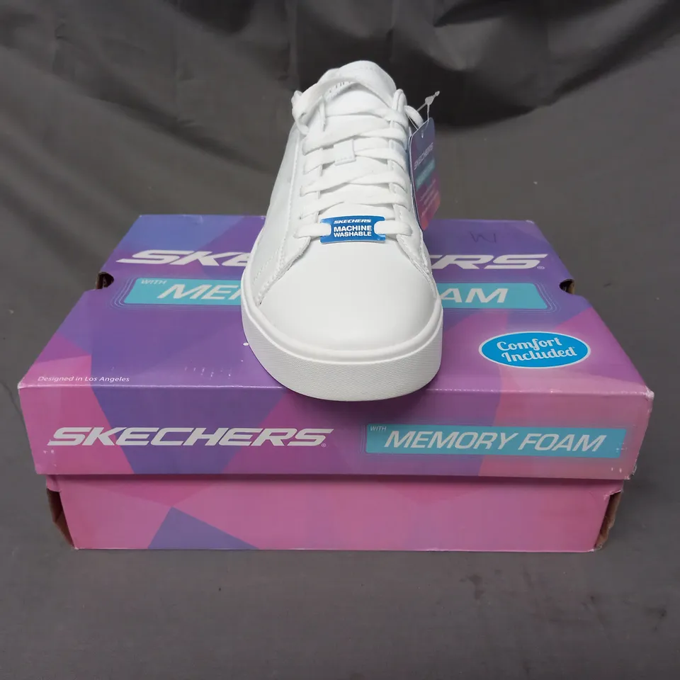 BOXED PAIR OF SKECHERS COURT CLASSIC EDEN TRAINERS IN WHITE SIZE 5