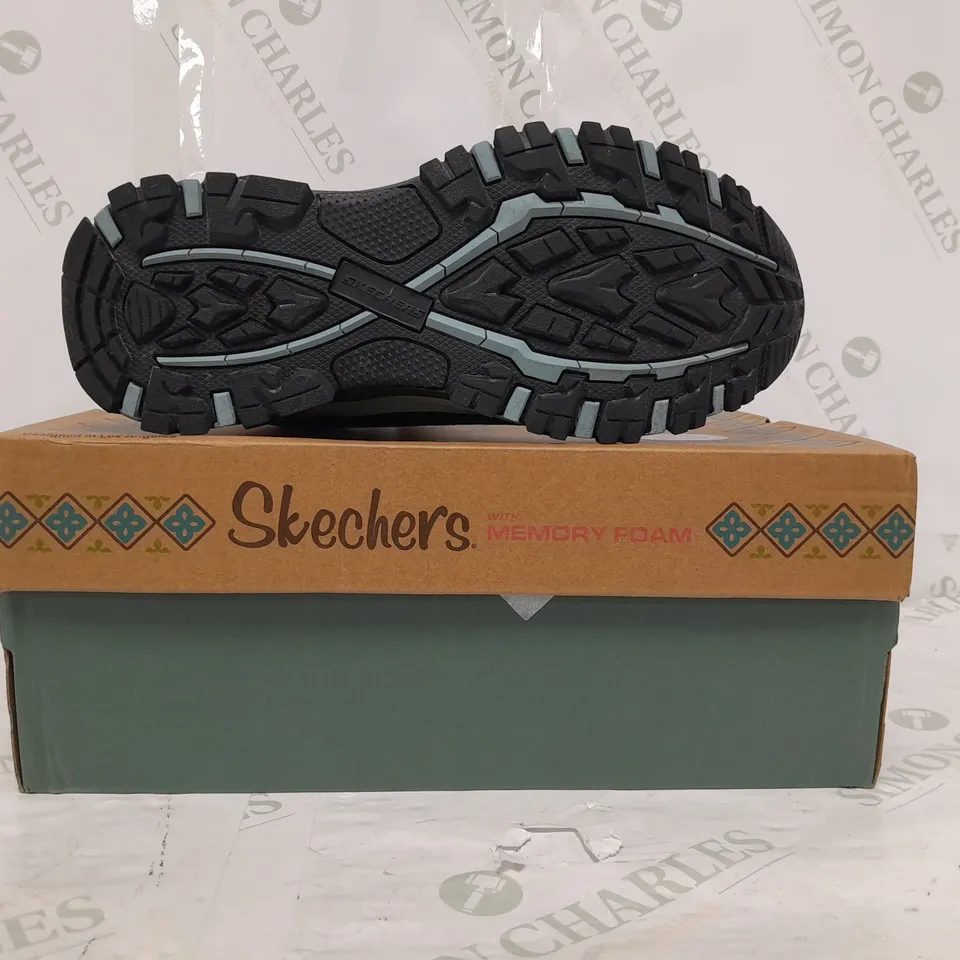 BOXED PAIR OF SKECHERS HIKING BOOTS IN CHARCOAL SIZE 3.5