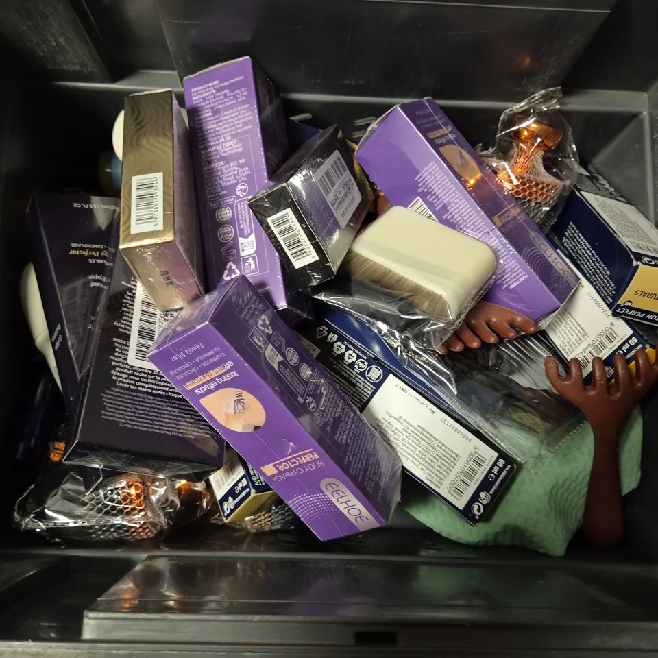 APPROXIMATELY 20 ASSORTED COSMETICS ITEMS TO INCLUDE EELHOE BODY COVERAGE PERFECTER, THE BODY SHOP ALOE DEODORANT, WELLA KOLESTON PERFECT HAIR COLOUR, ETC