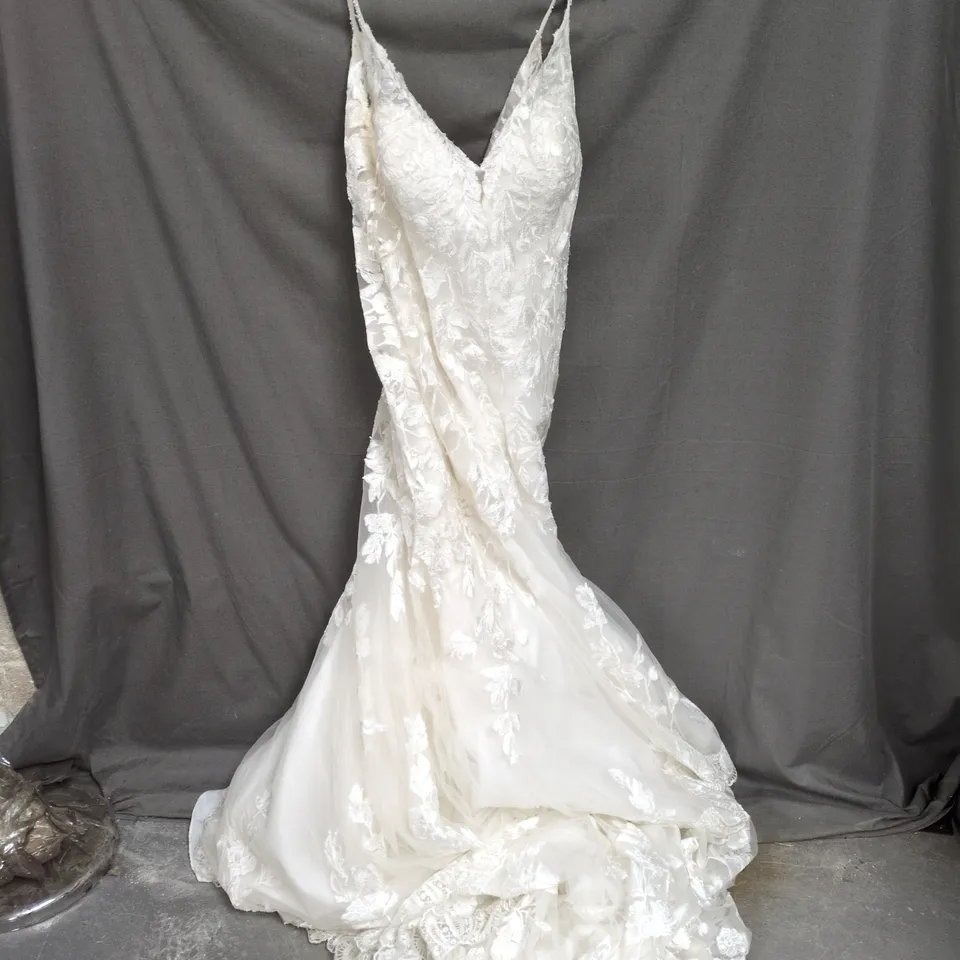 MAGGIE SOTTERO ALL IVORY WEDDING DRESS, UK 22