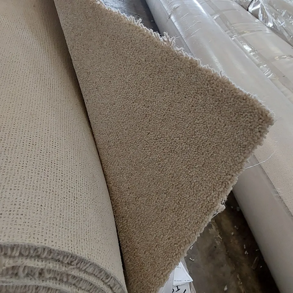 ROLL OF QUALITY TUDOR TWIST REGAL LINEN CARPET // SIZE: APPROX 4 X 5.15m