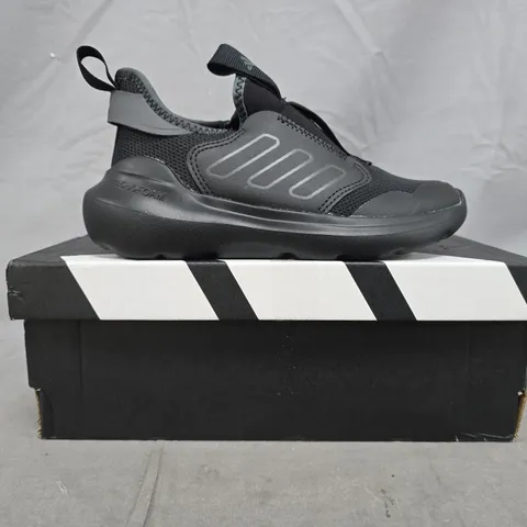 BOXED PAIR OF ADIDAS TENSAUR COMFORT KID'S SHOES IN BLACK SIZE UK 13K