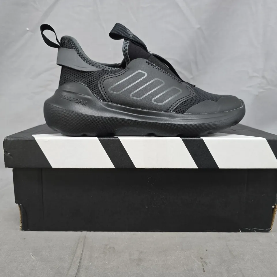 BOXED PAIR OF ADIDAS TENSAUR COMFORT KID'S SHOES IN BLACK SIZE UK 13K