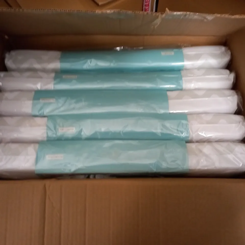 LOT OF 5 BABY CHANGING MATS IN WHITE 