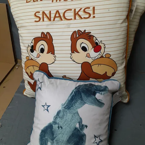 APPROXIMATELY 10 HOUSEHOLD ITEMS TO INCLUDE CUSHIONS AND GHOST PLUSHIES