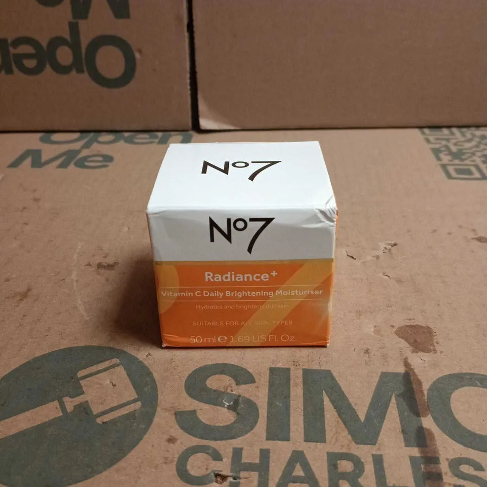 NO7 RADIANCE+ VITAMIN C DAILY BRIGHTENING MOISTURISER – 50 ML BOXED