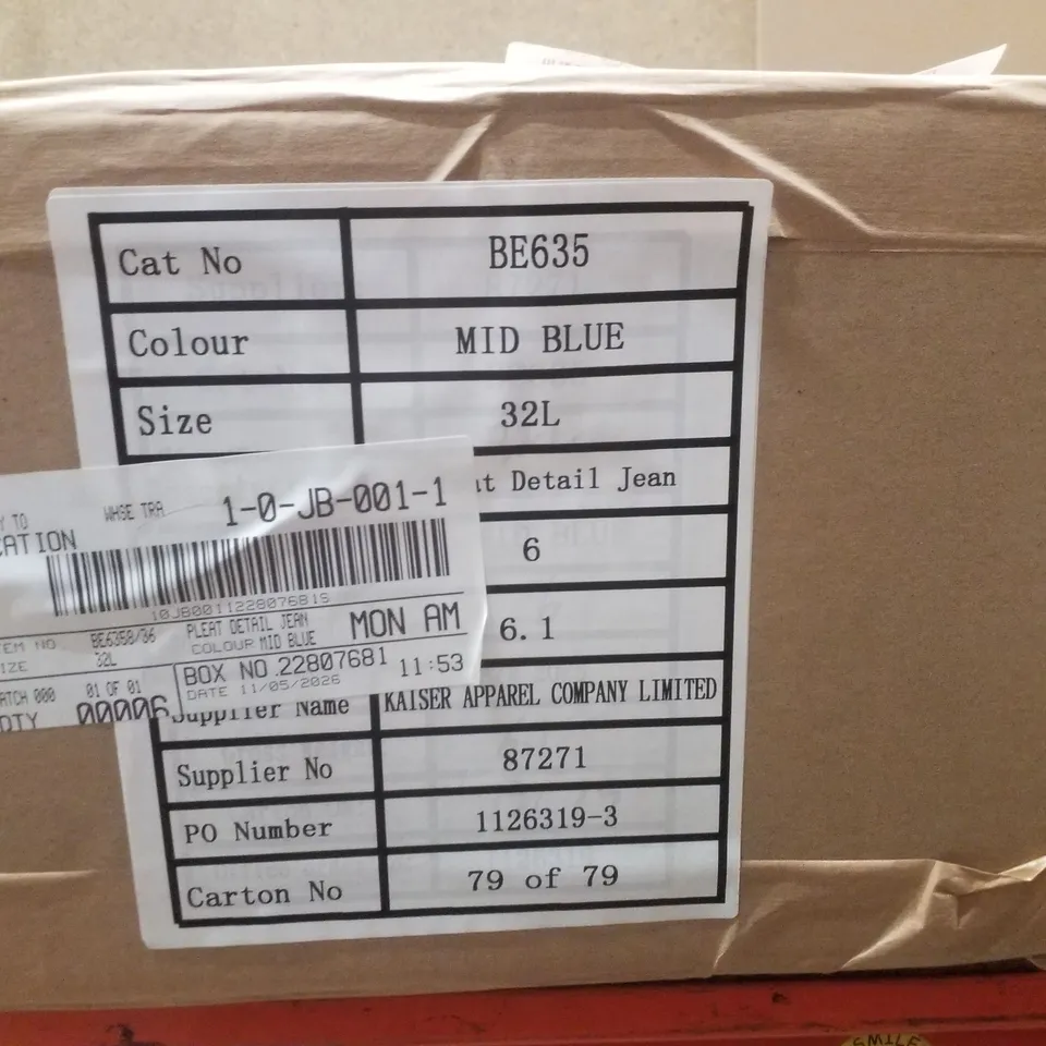BOX CONTAINING APPROXIMATELY 6 BRAND NEW SIMPLY BE MID BLUE PLEAT DETAIL WIDE LEG JEANS - SIZE 32L