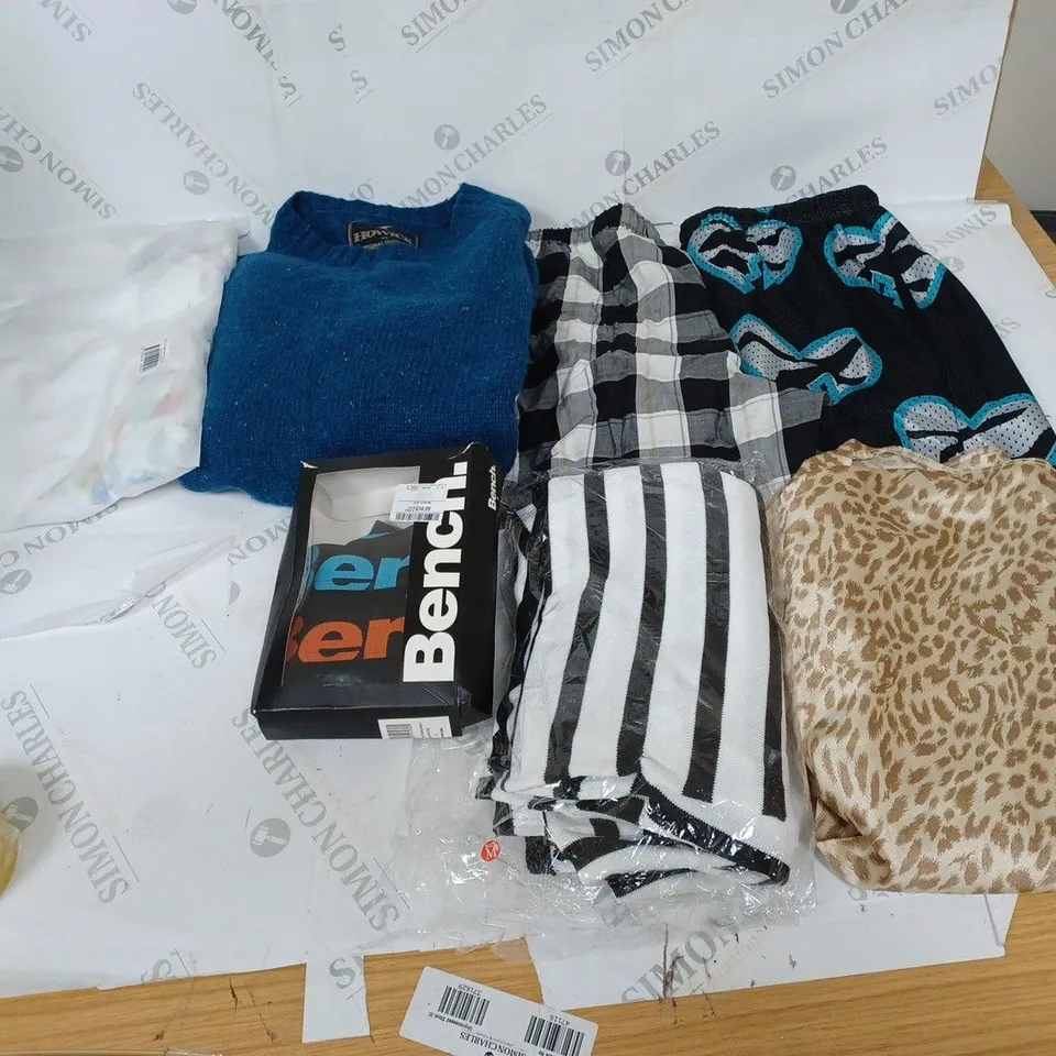 BOX OF ASSORTED CLOTHING ITEMS TO INCLUDE BOXERS, SWEATERS, SHORTS ETC 