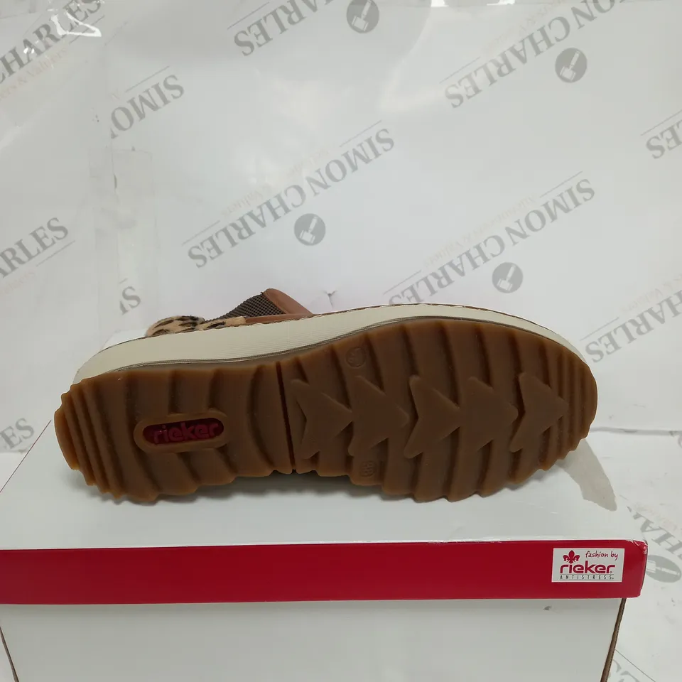 BOXED RIEKER CHELSEA BOOTS, TAN - SIZE 5