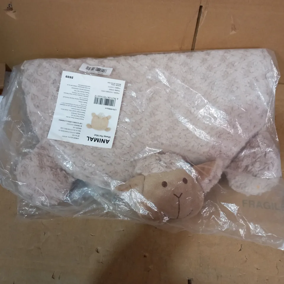 ZEZE SHEEP PET MAT APPROX 70X80CM