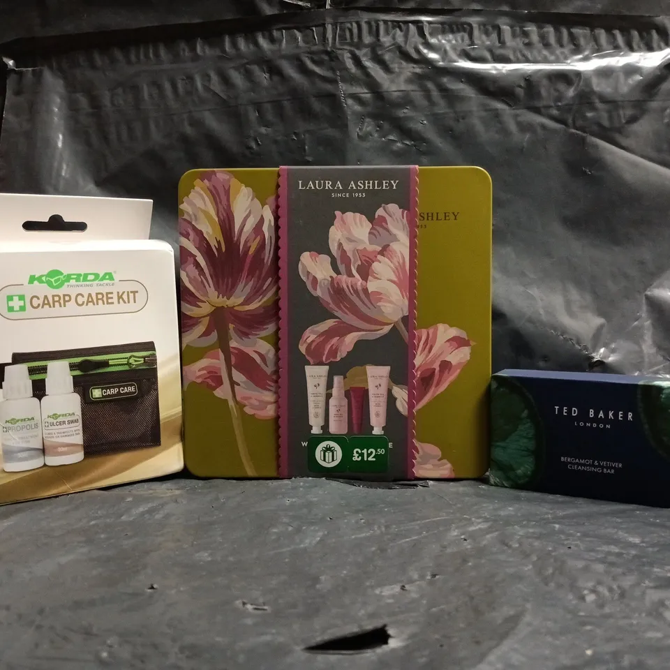 BOX OF APPROXIMATELY 10 ASSORTED GIFT SETS AND COSMETIC ITEMS TO INCLUDE LAURA ASHELY, TED BAKER, ETC - COLLECTION ONLY