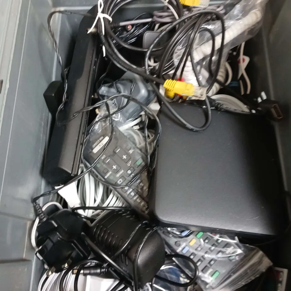 APPROXIMATELY 15 ASSORTED ELECTRICAL PRODUCTS TO INCLUDE - DEWALT BATTERY CHARGER - CABLES - REMOTES - ETC 