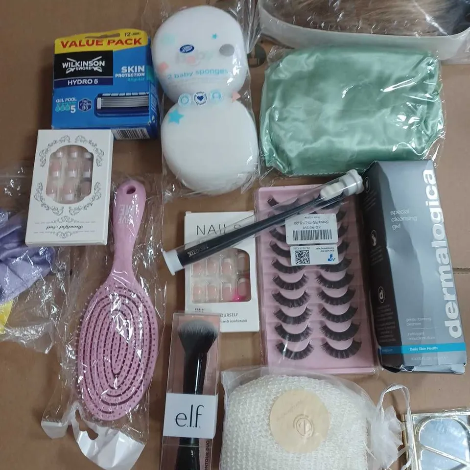 LOT OF APPROXIMATELY 25 ASSORTED HEALTH AND BEAUTY ITEMS TO INCLUDE BAGS, HAIR PIECES AND FALSE NAIL AND LASHES