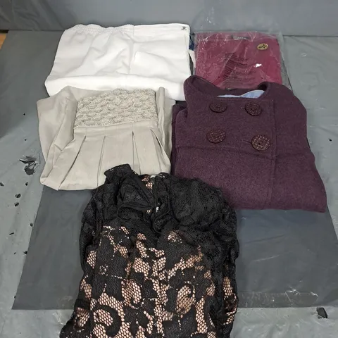 BOX OF APPROXIMATELY 5 ASSORTED CLOTHING AND FASHION ITEMS - VARIOUS COLOURS, SIZES AND STYLES