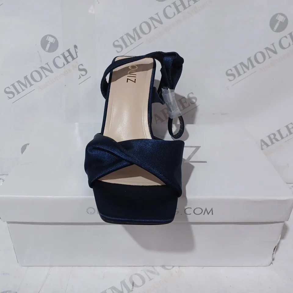 BOXED PAIR OF QUIZ OPEN TOE BLOCK HEEL SANDALS IN NAVY SIZE 5
