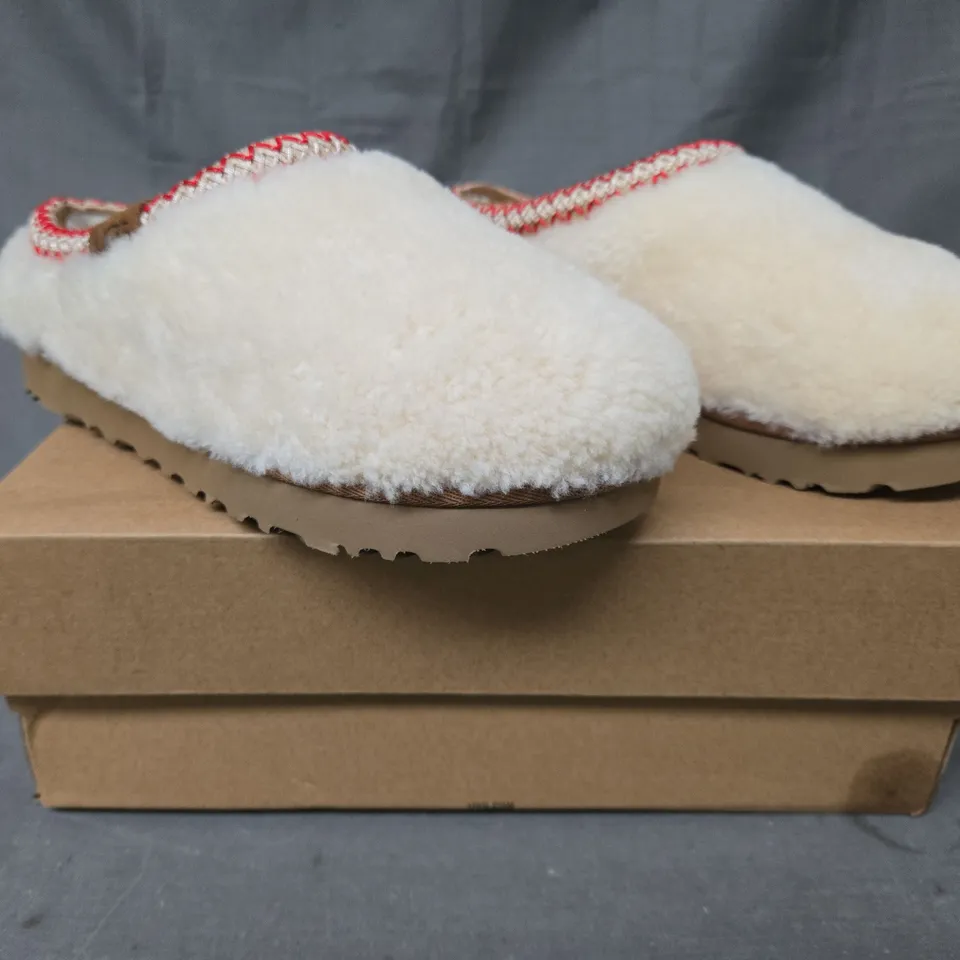 BOXED PAIR OF UGG WOMEN'S TASMAN MAXI CURLY SHOES IN NATURAL UK SIZE 5