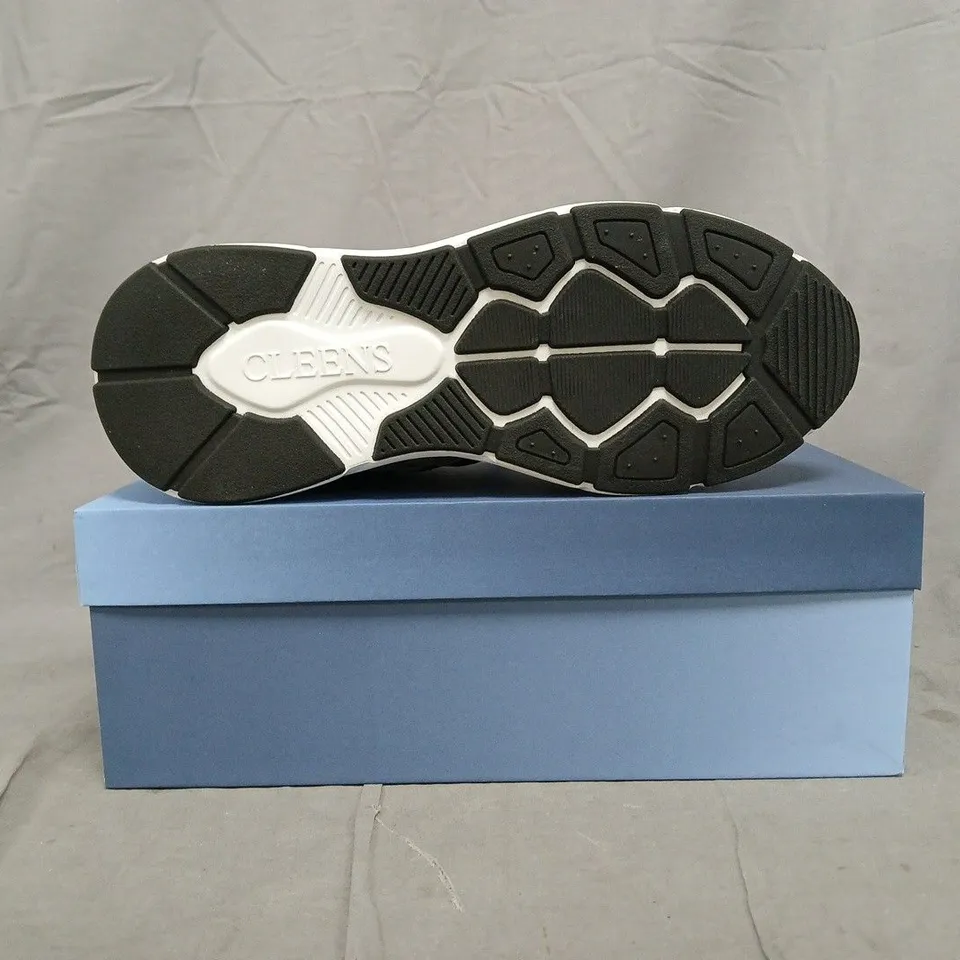 BOXED PAIR OF CLEENS HYPER RUNNER TRAINERS IN PACIFIC SIZE UK 12.5